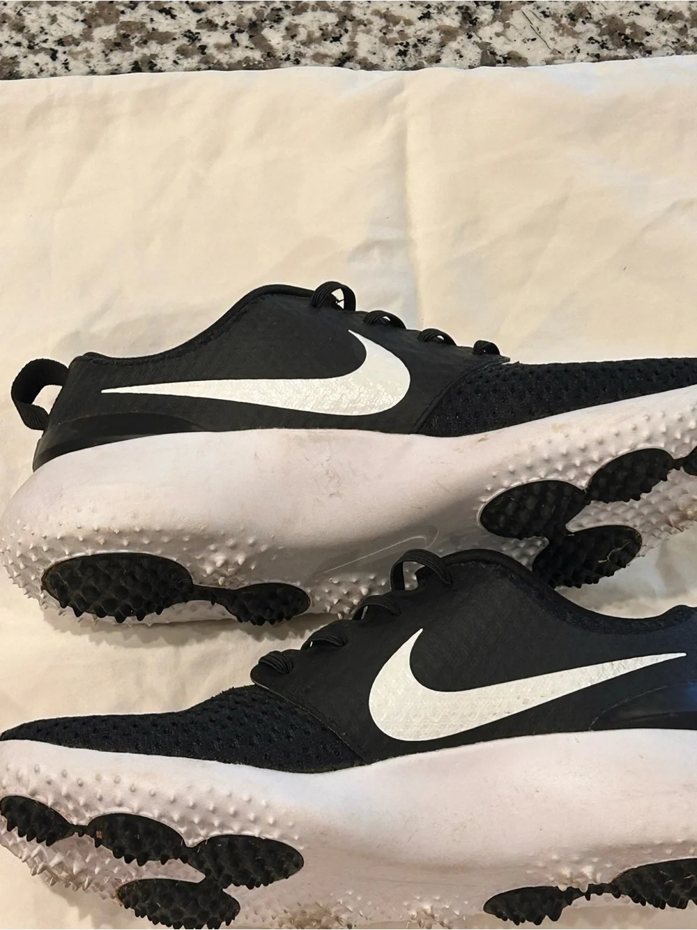 Nike Boys Black/White Golf  Shoes Sneakers Size 6Y Like New